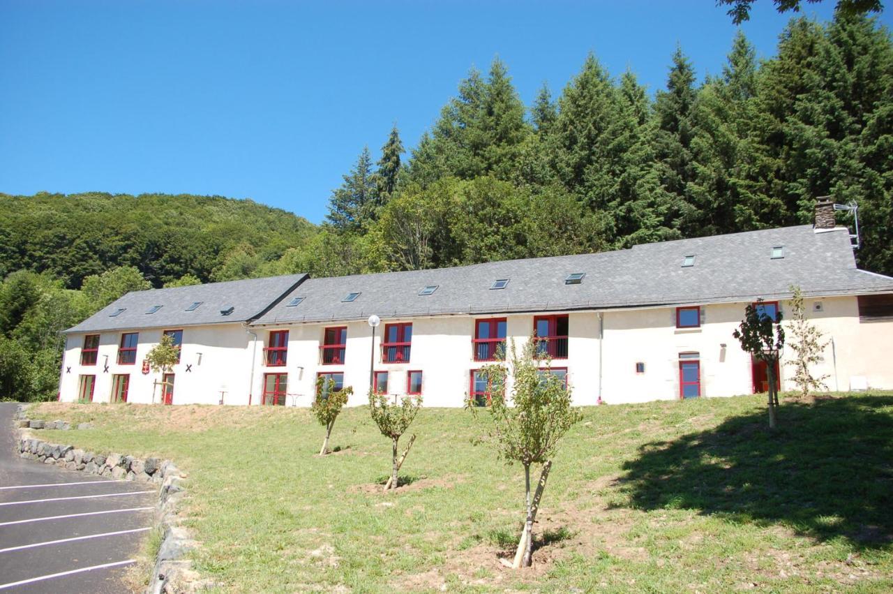 Gîte du Haut Cantal - Meublés avec kitchenette et chambres sans kitchenette Condat  Exterior foto