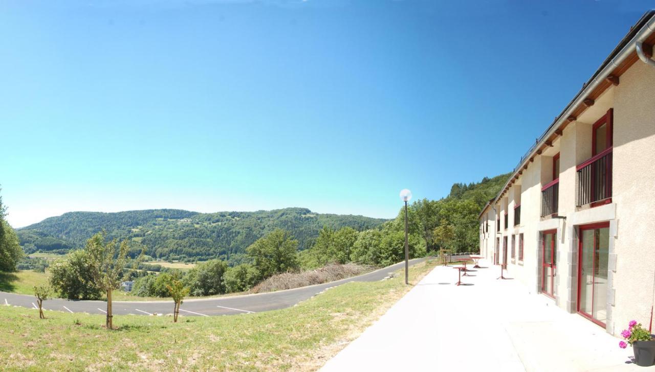 Gîte du Haut Cantal - Meublés avec kitchenette et chambres sans kitchenette Condat  Exterior foto