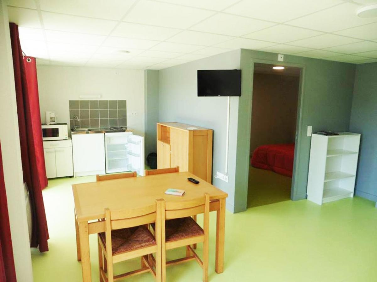 Gîte du Haut Cantal - Meublés avec kitchenette et chambres sans kitchenette Condat  Exterior foto
