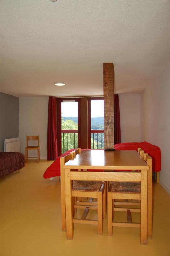 Gîte du Haut Cantal - Meublés avec kitchenette et chambres sans kitchenette Condat  Exterior foto