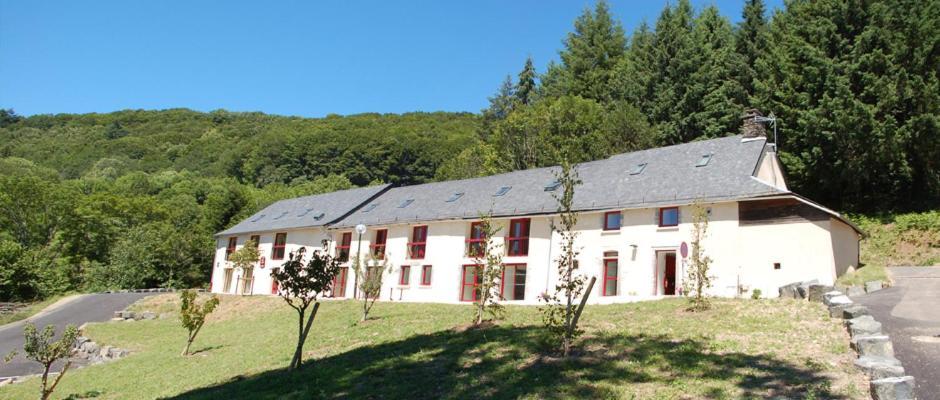 Gîte du Haut Cantal - Meublés avec kitchenette et chambres sans kitchenette Condat  Exterior foto
